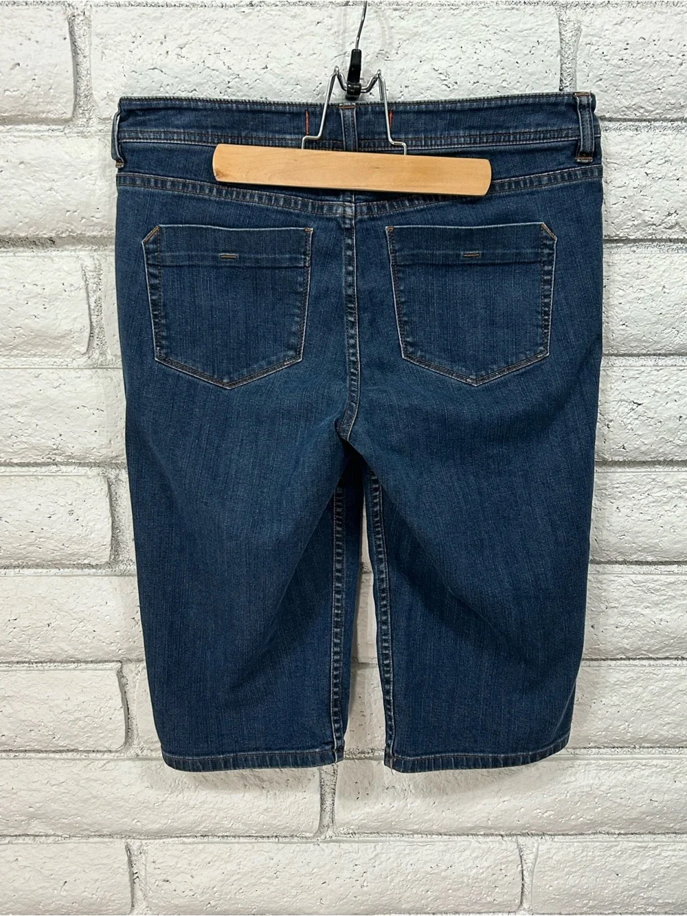 Tommy‎ Bahama Denim Capri Pants Womens Size 8 Stretch Blue Wash Casual